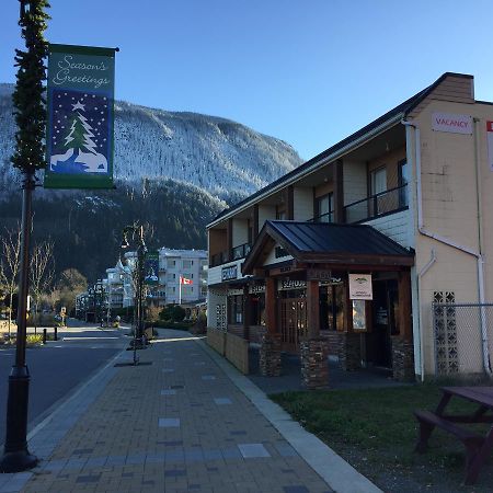 Spring Villa Hotel Harrison Hot Springs Exterior foto