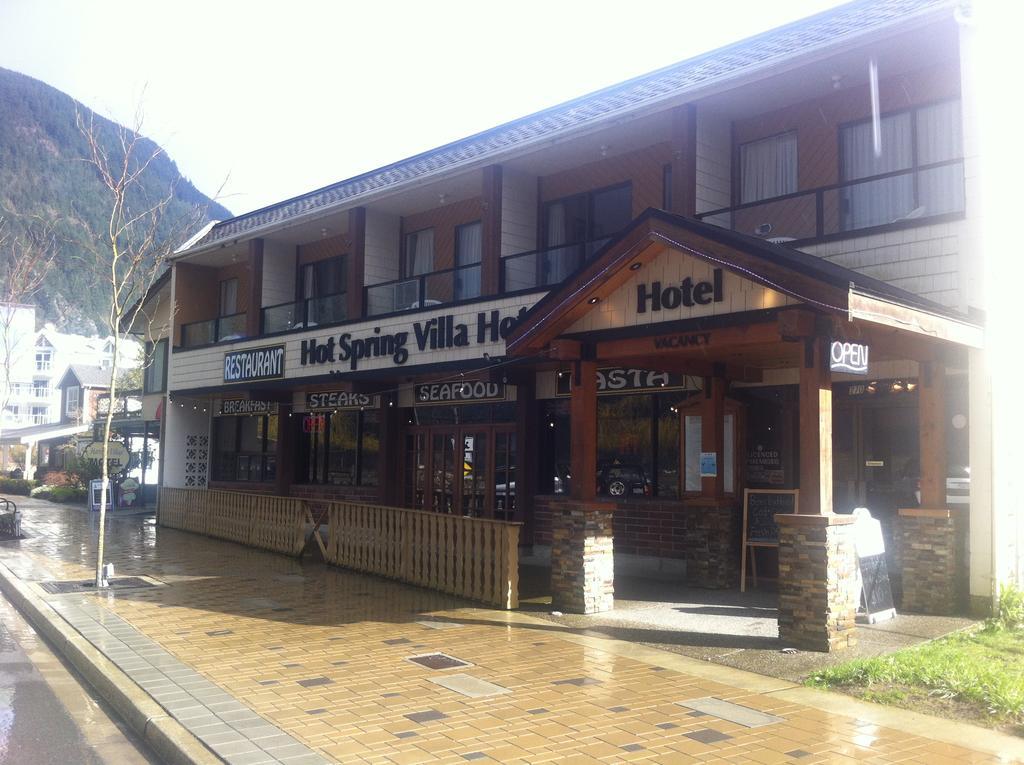 Spring Villa Hotel Harrison Hot Springs Exterior foto