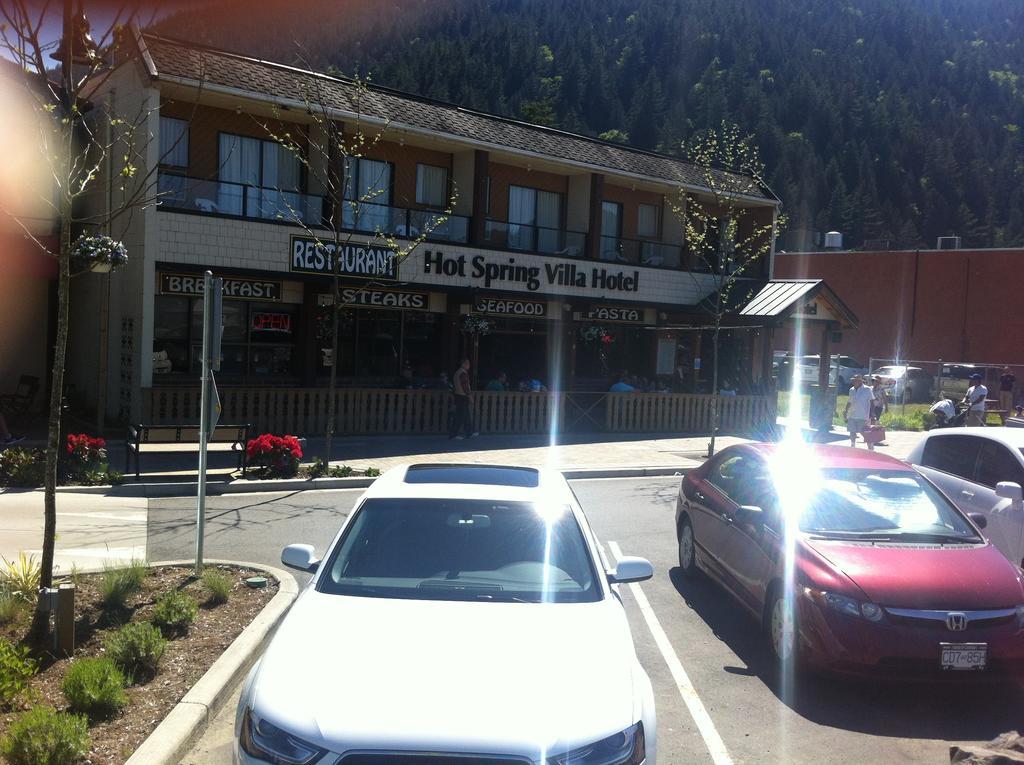 Spring Villa Hotel Harrison Hot Springs Exterior foto