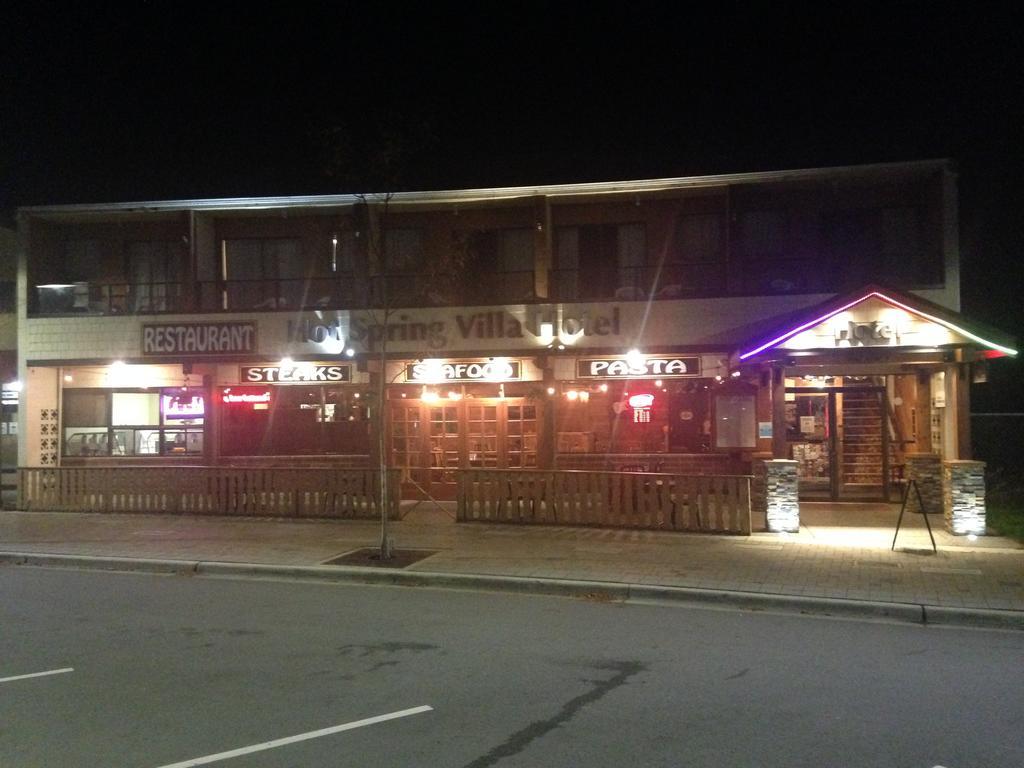 Spring Villa Hotel Harrison Hot Springs Exterior foto