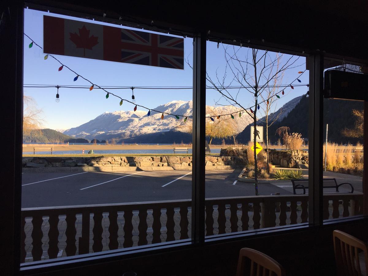 Spring Villa Hotel Harrison Hot Springs Exterior foto