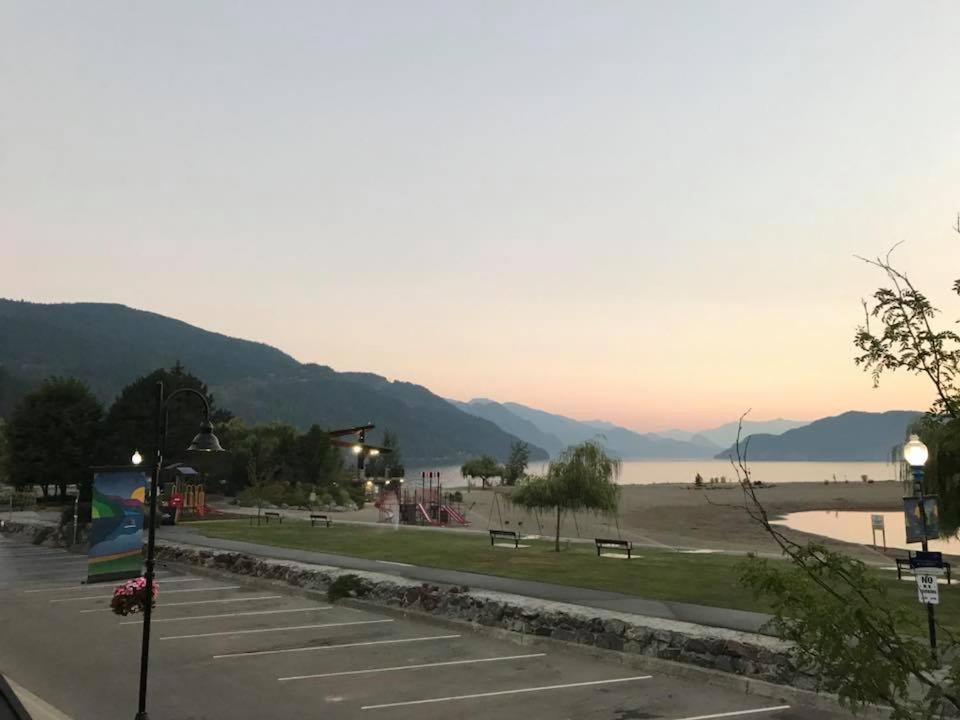 Spring Villa Hotel Harrison Hot Springs Exterior foto